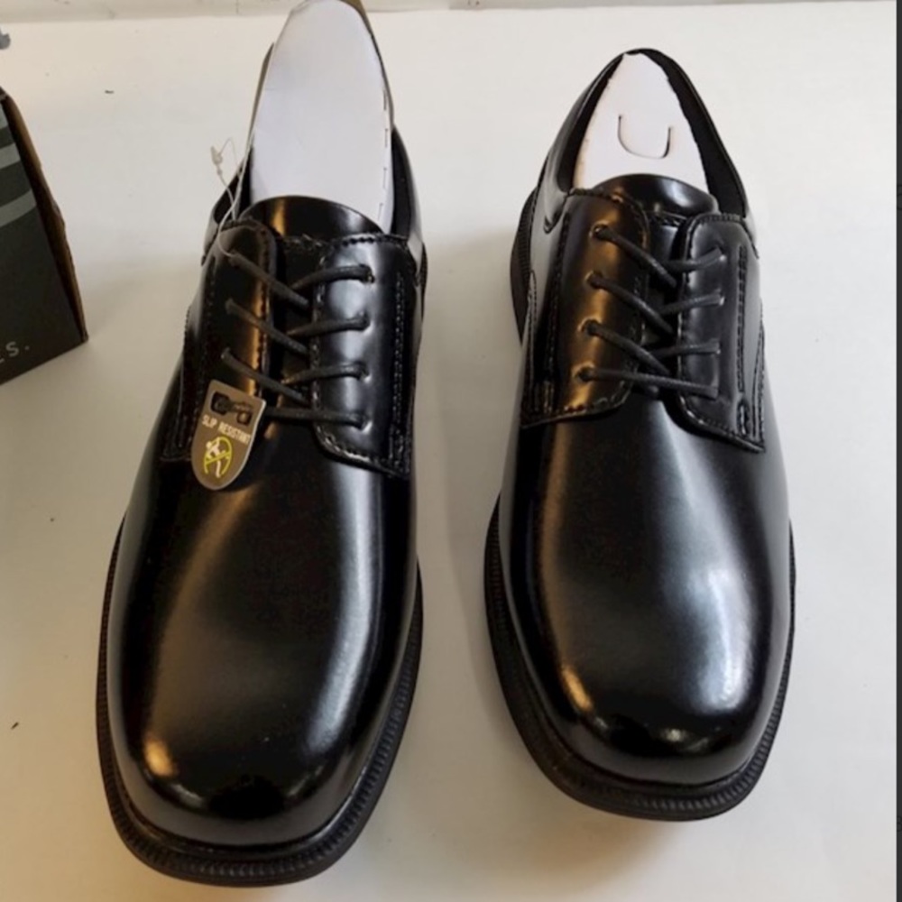 New Pair of Comfort Dress Shoes Size 9.5 W